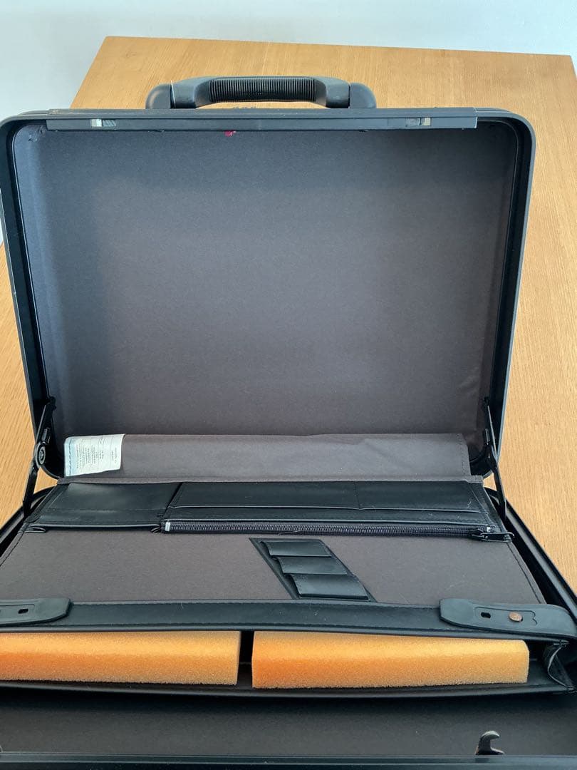 ☆新品未使用　サムソナイト　アタッシュケース　送料無料！