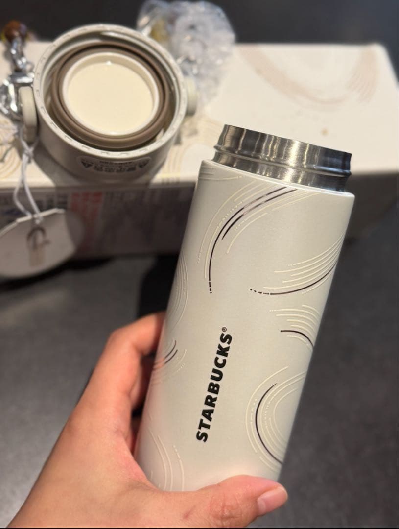 海外限定 Starbucks ステンレスボトル ビーズチャーム付き ホワイト