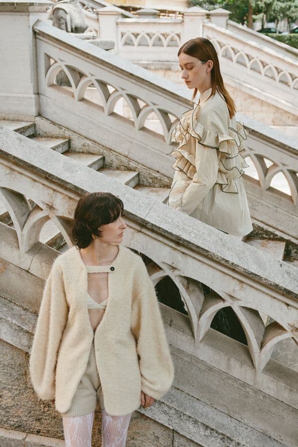 年末セール Eaphi FEELING FRILLS BLOUSE