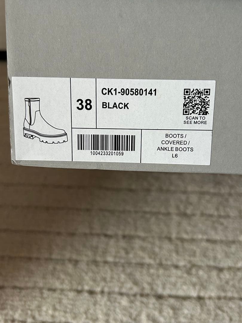 値下げしました❗️CHARLES & KEITH サイドジップ アンクルブーツ
