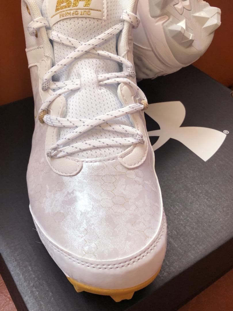 新品2025年USA国内限定アンダーアーマー野球ハーパー8MidRm28.5cm