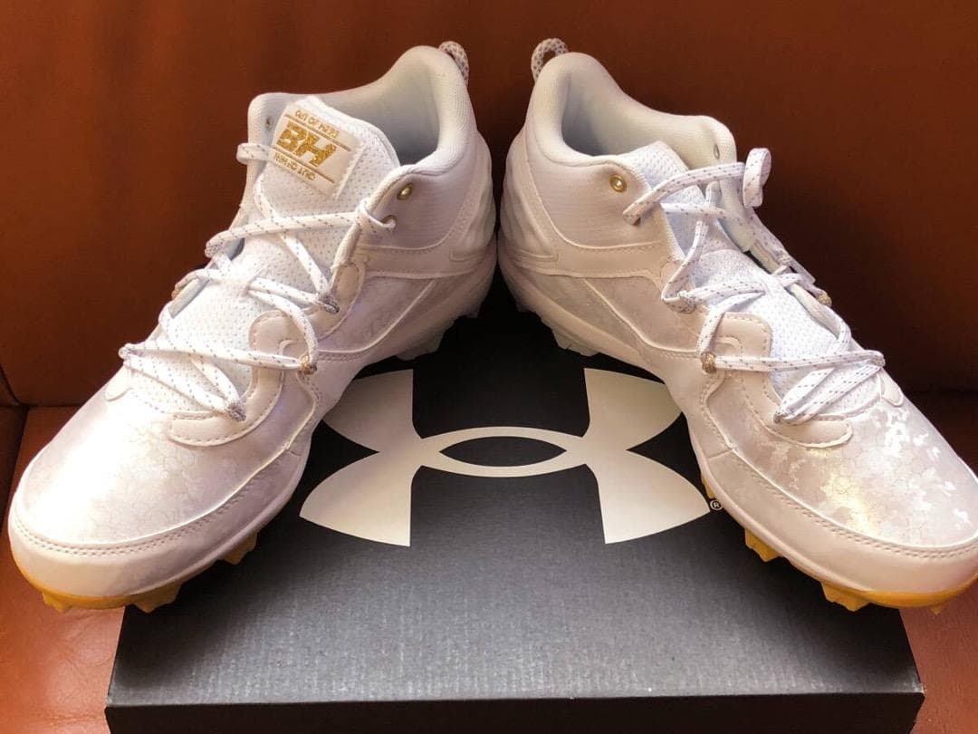 新品2025年USA国内限定アンダーアーマー野球ハーパー8MidRm28.5cm