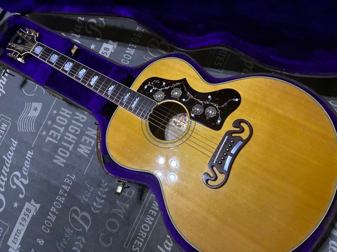 ギブソンJ 200 100周年限定モデル