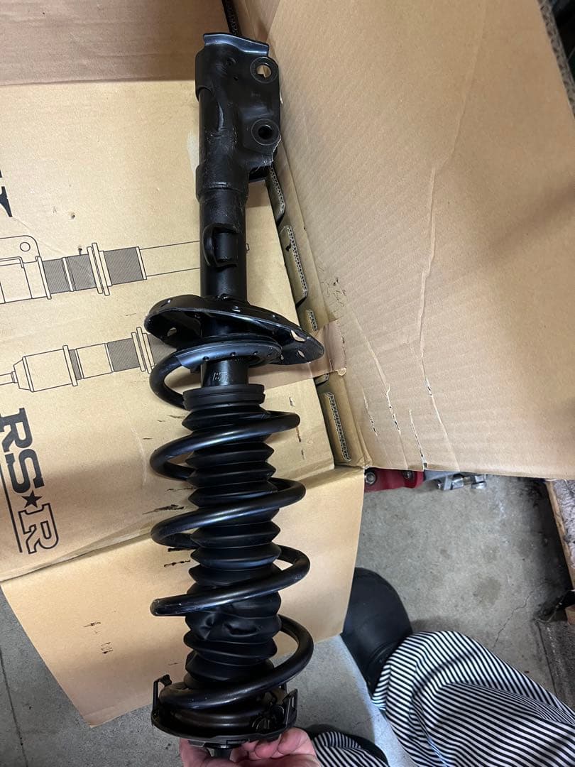 ホンダ　フリードGB4 4WD 純正サスペンション前後セット