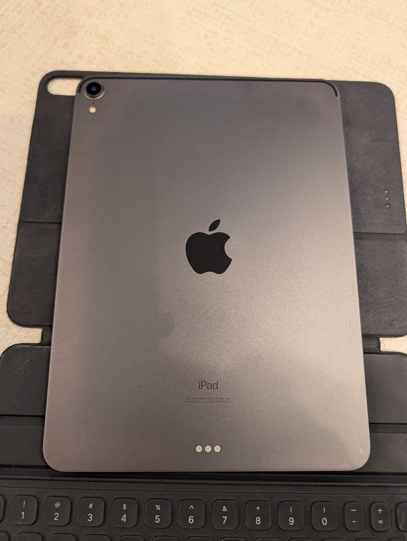 iPad 11インチ スペースグレー キーボード付きカバー MTXQ2J/A