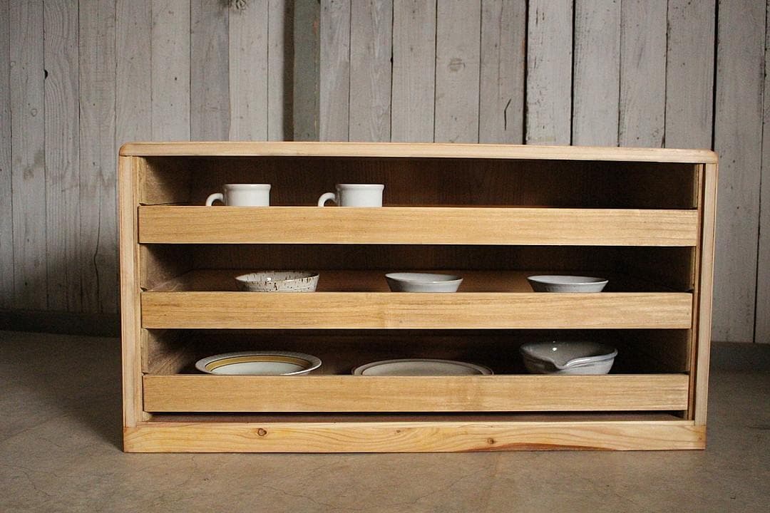 古い木製の引き出し3段　チェスト　タンス