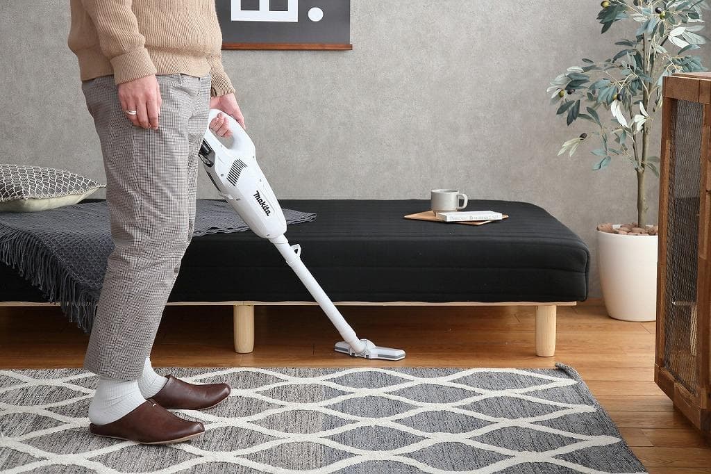 【新品・送料無料】一体型脚付きマットレスベッド【セミダブル】