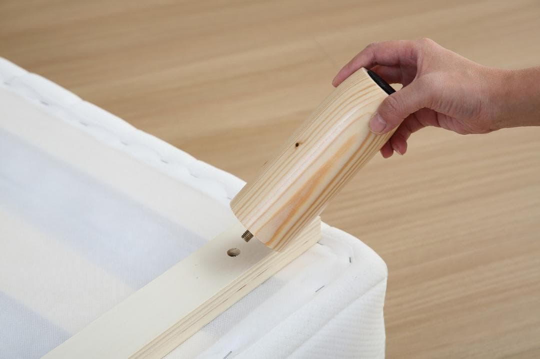 【新品・送料無料】一体型脚付きマットレスベッド【セミダブル】