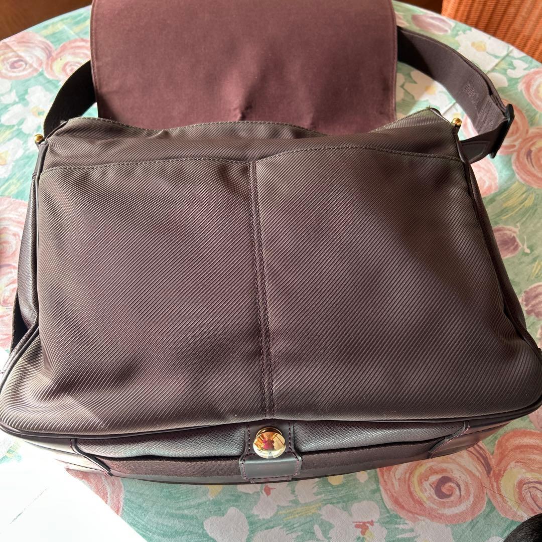 黒霧です。ルイビィトン　タイガ　メッセンジャーバック　ショルダーバック