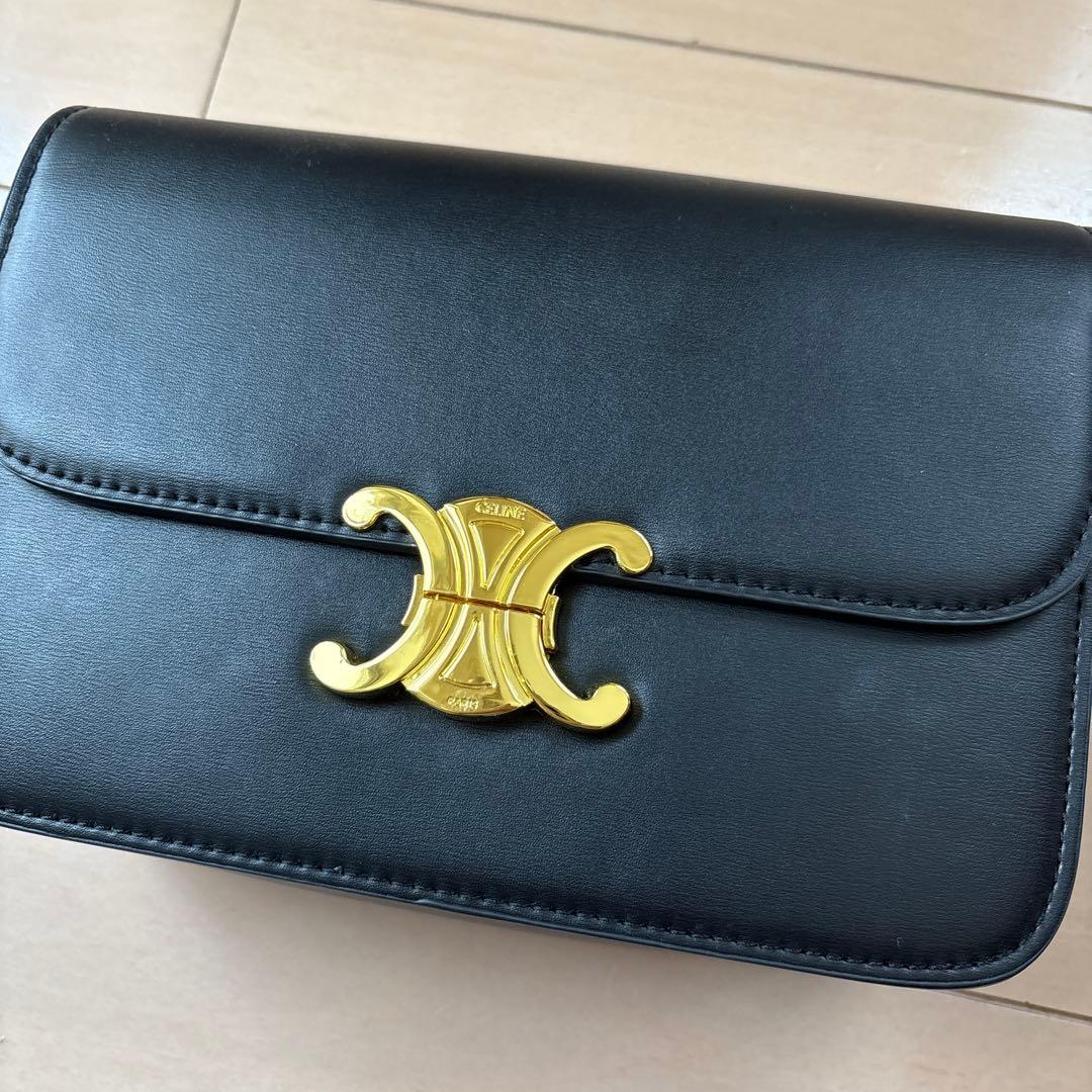 週末限定お値下げ⭐︎ブラックショルダーバッグ レディース　ゴールド金具