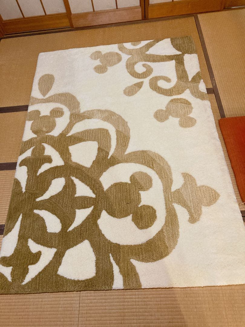 ラグ　カーペット　隠れミッキー　　130✖️190