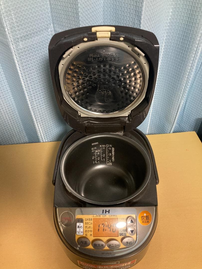 ZOJIRUSHI 炊飯器 NP-VN10 2018　年製　5.5合炊き