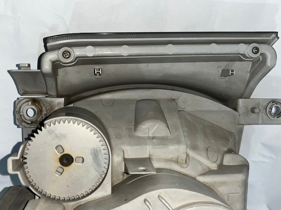 V*P様 中古 いすゞ純正 左 ヘッドライト KOITO 110-21872 2