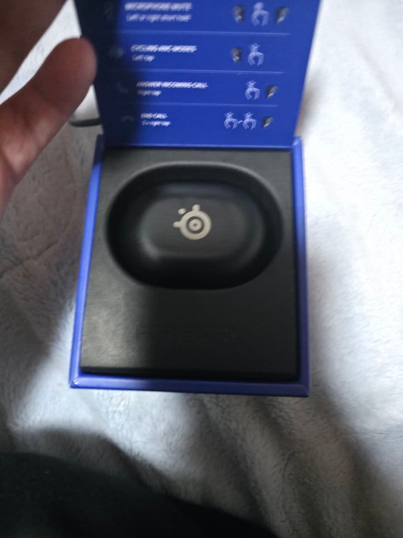 ヘッドホン steelseries arctis gamebuds