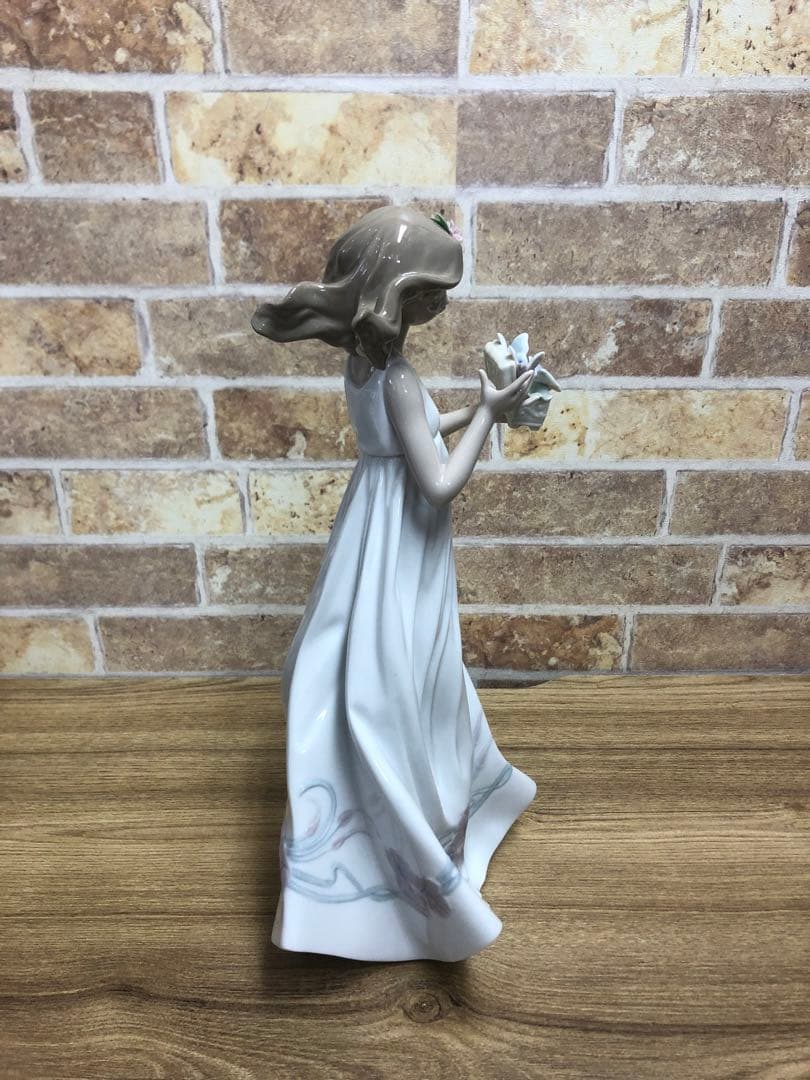 【美品】リヤドロ　フィギュリン　私の宝物 6777