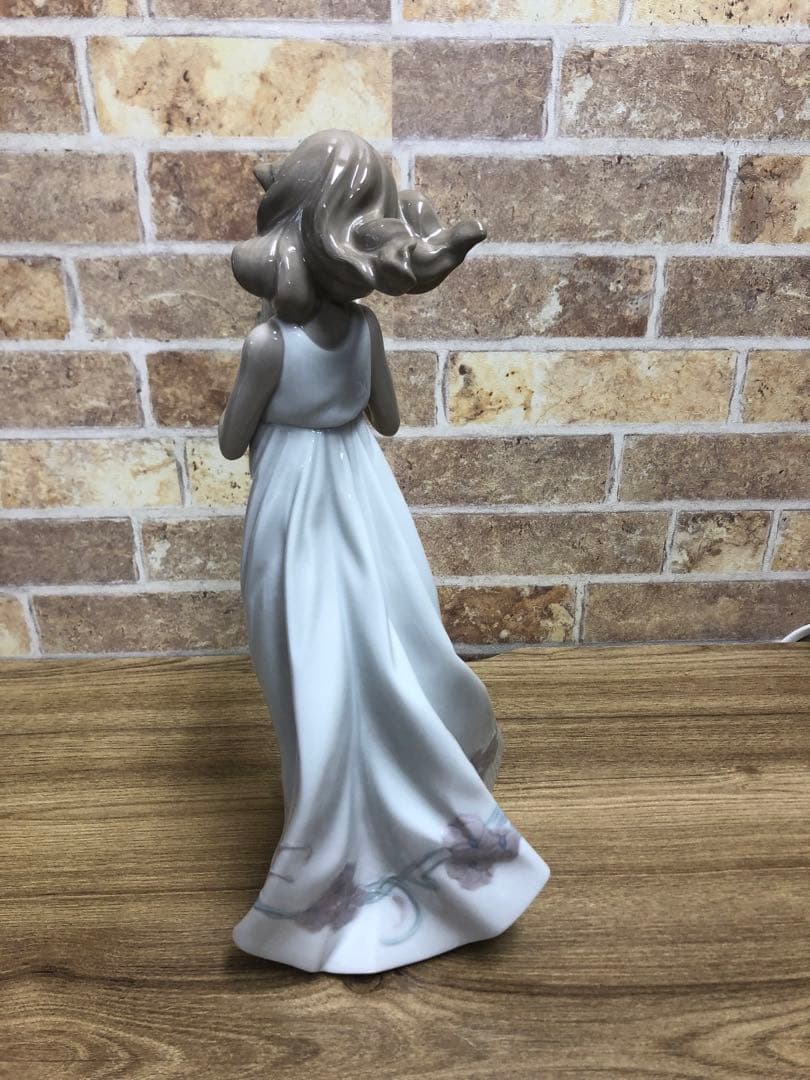 【美品】リヤドロ　フィギュリン　私の宝物 6777