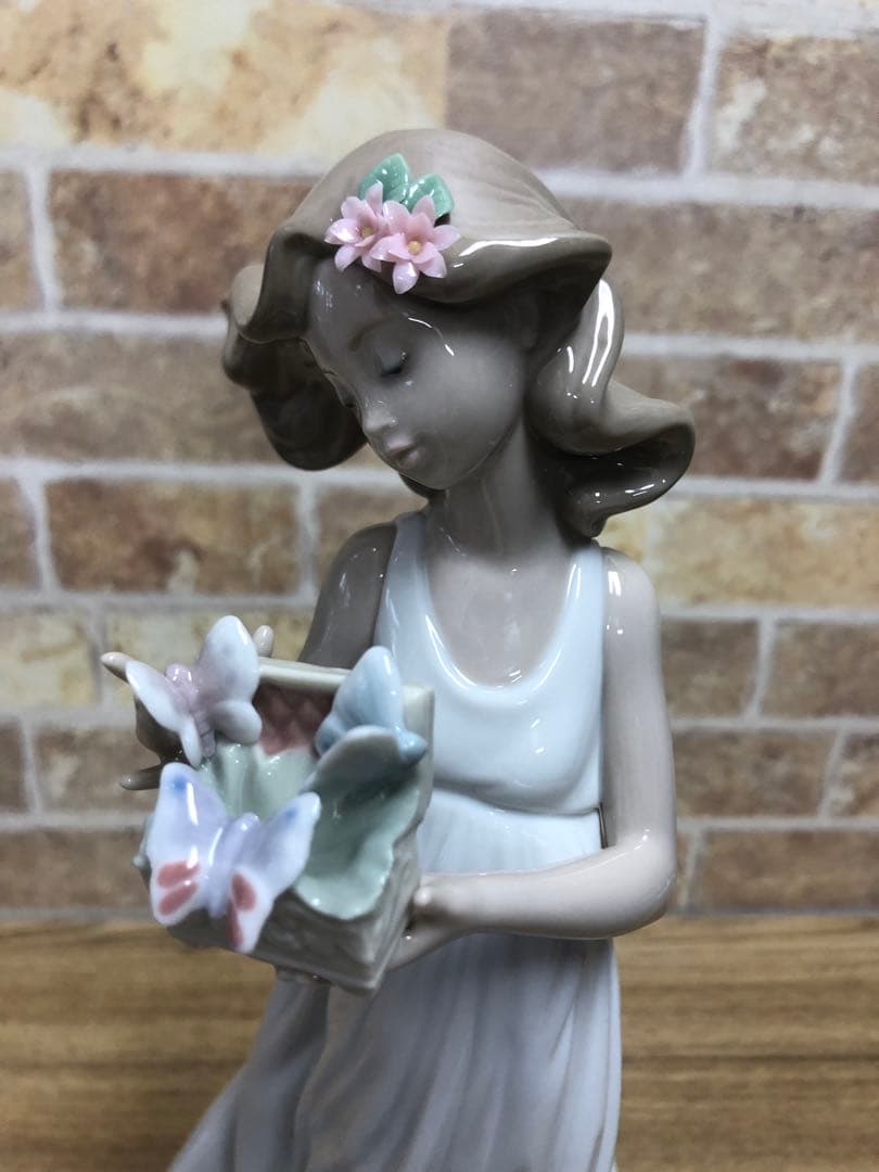 【美品】リヤドロ　フィギュリン　私の宝物 6777