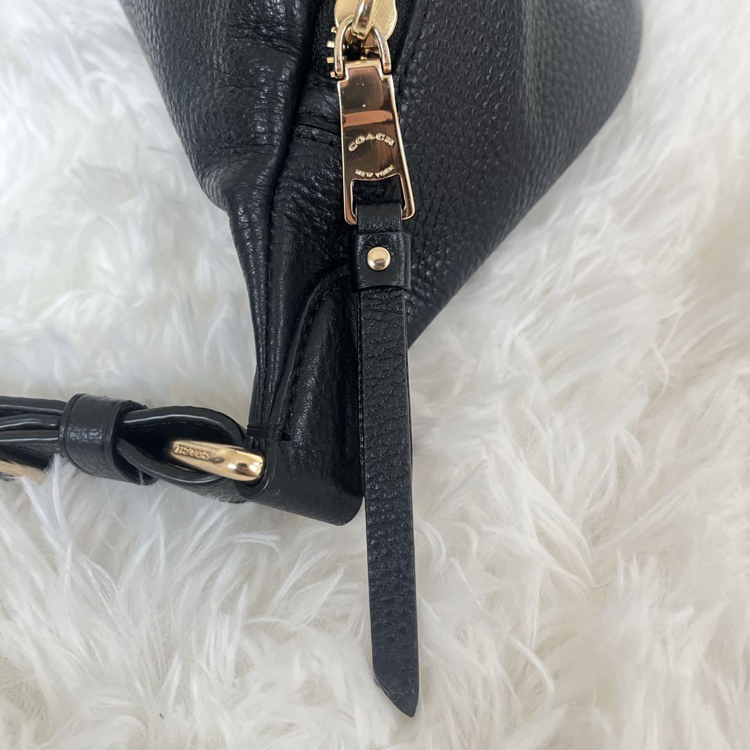 COACH ブラック ボディバッグ・ウエストポーチ レザー　ゴールド金具