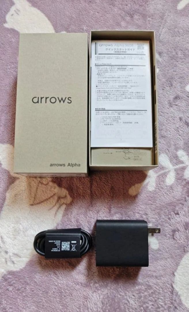 arrows Alpha ホワイト 充電器付き