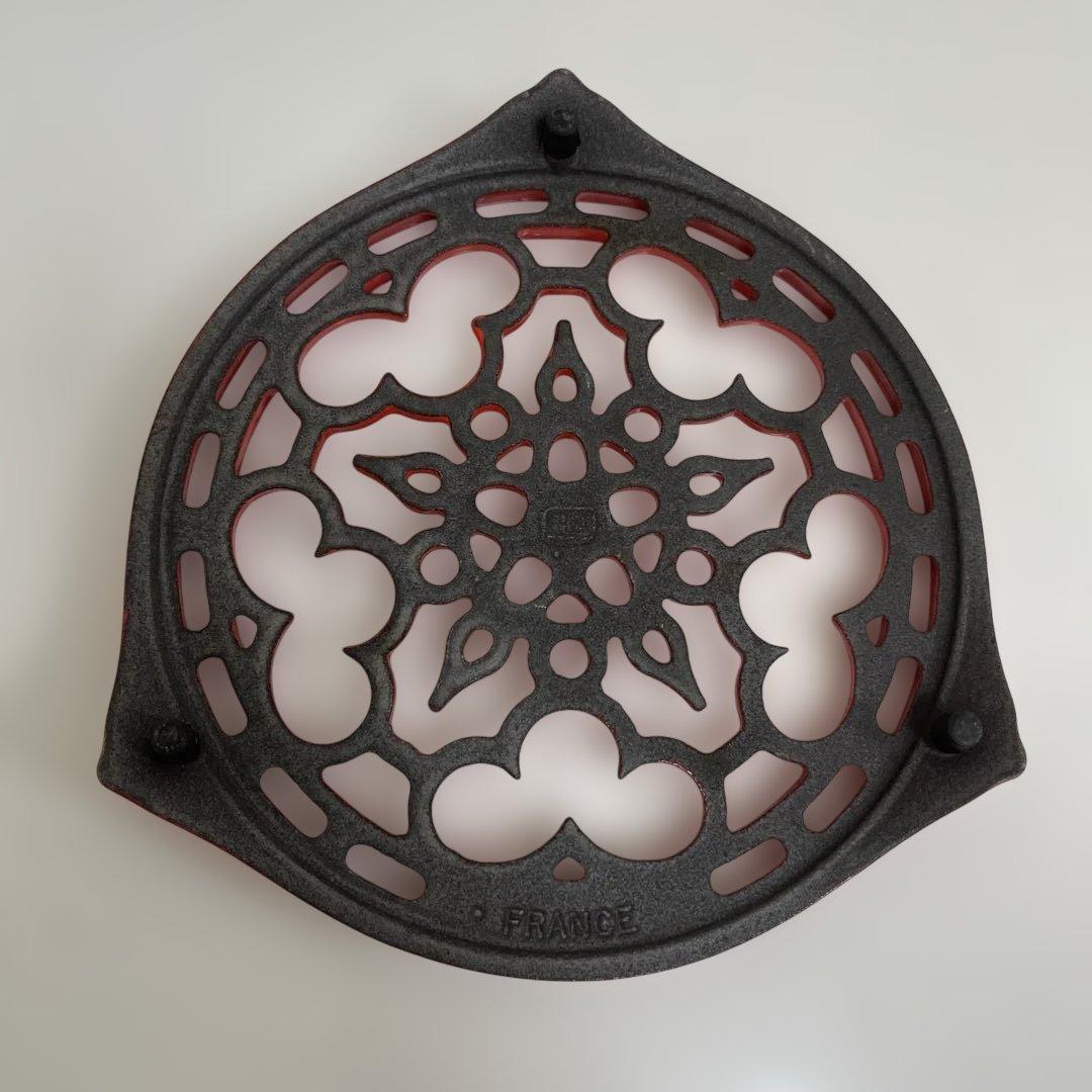 ル・クルーゼ鍋敷き 花模様