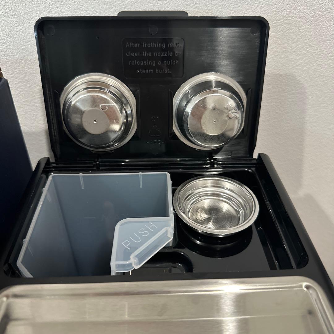 デロンギ エスプレッソカプチーノメーカー ECP3220J-BK