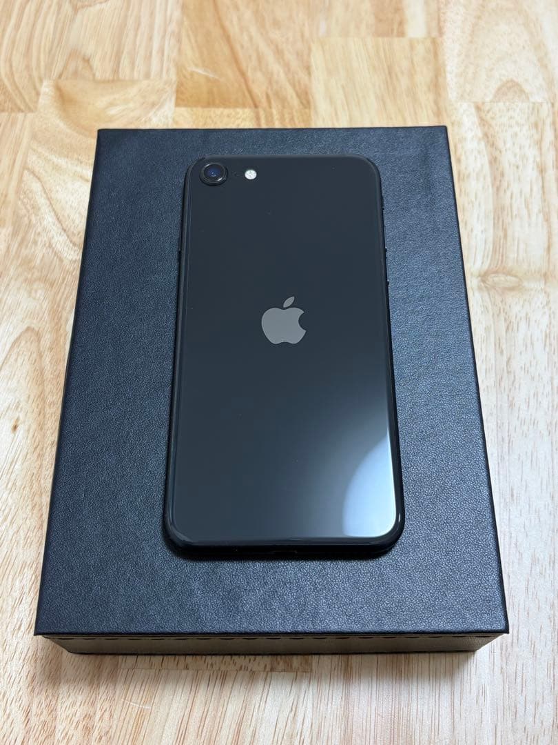 美品　iPhone SE 第二世代　④
