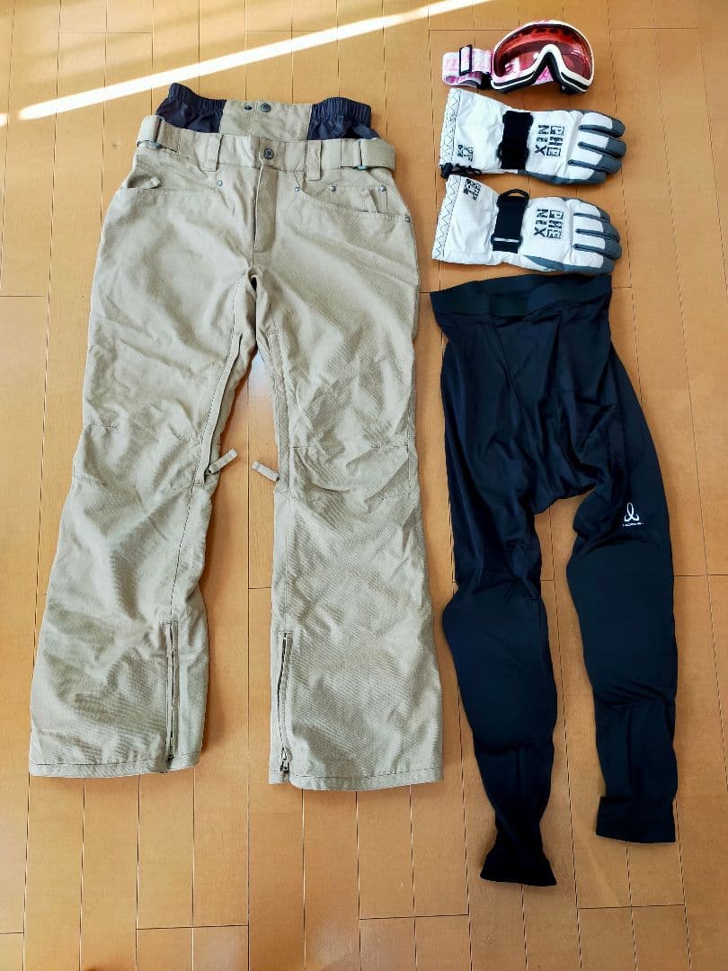 【コスモス】女性用スノーボードウェアセット、そのままゲレンデへ！