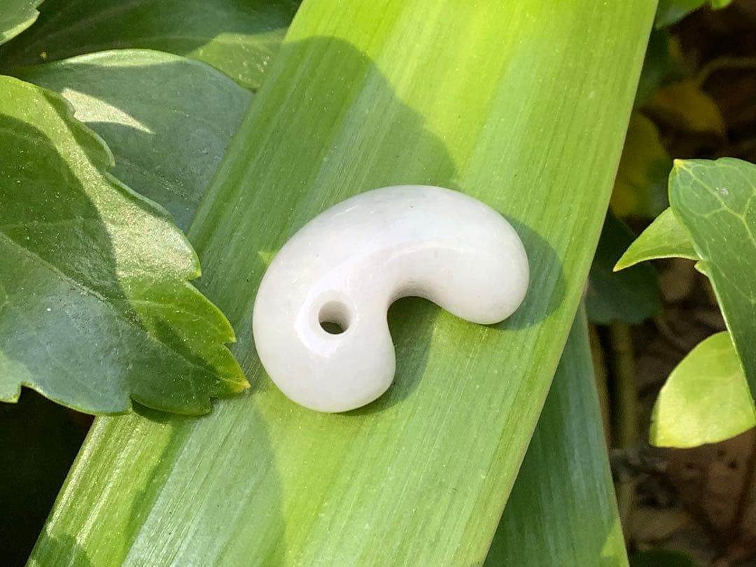 ✳自信の安価卸し　糸魚川翡翠勾玉　本物アイスジェイド鑑別書付　選別出品‼️