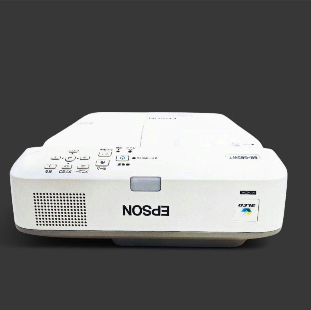 新品リモコン付EB-685WT プロジェクター30cmでホームシアター　211