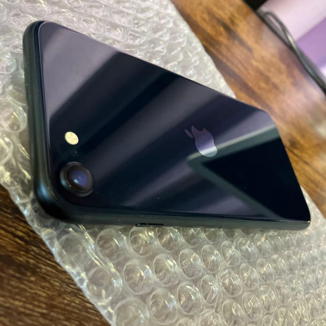 iPhone SE 第3世代　SIMフリー　SE3 MMYC3J/A