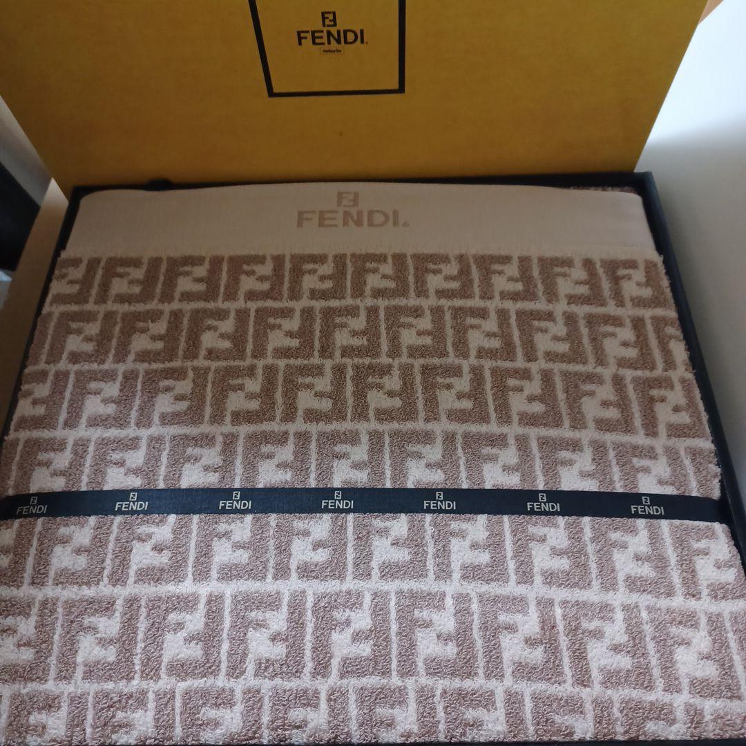 FENDI フェンディ タオルケット ズッカ柄 FF柄　新品　箱付き