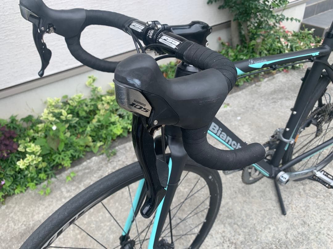 ほぼ新品 Bianchi ロードバイク 105/Tiagra Disc