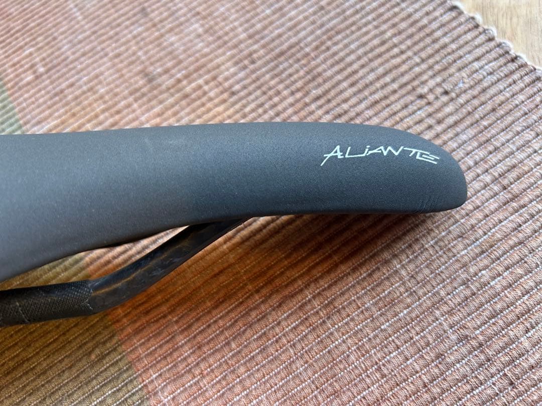 fizik アリオネ　R3 カーボン　フィジーク　軽量