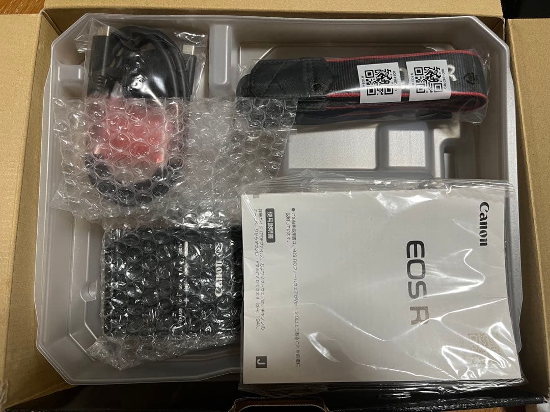 CANON EOS R ボディ　箱、付属品、おまけあり 1万ショット以下