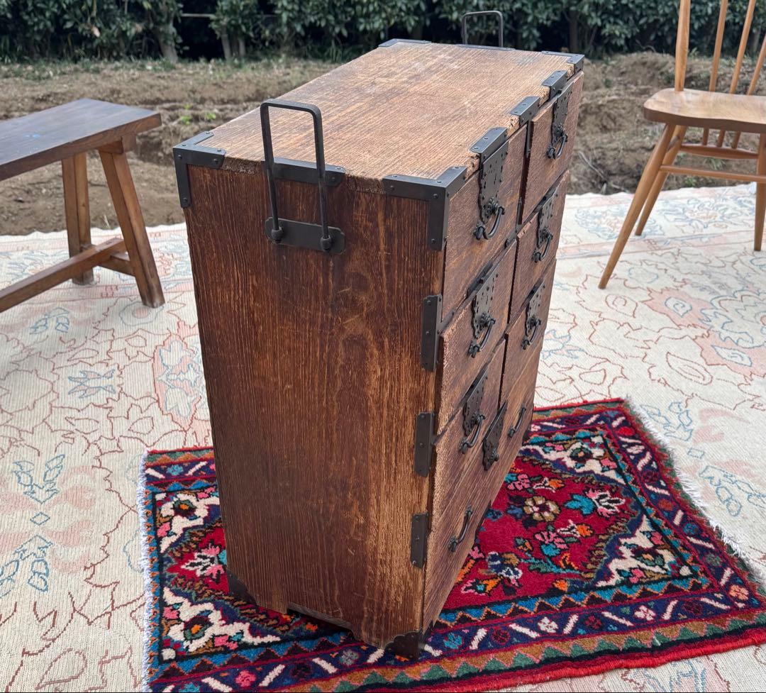 愛想はないが信用はある｜大正の金具箪笥