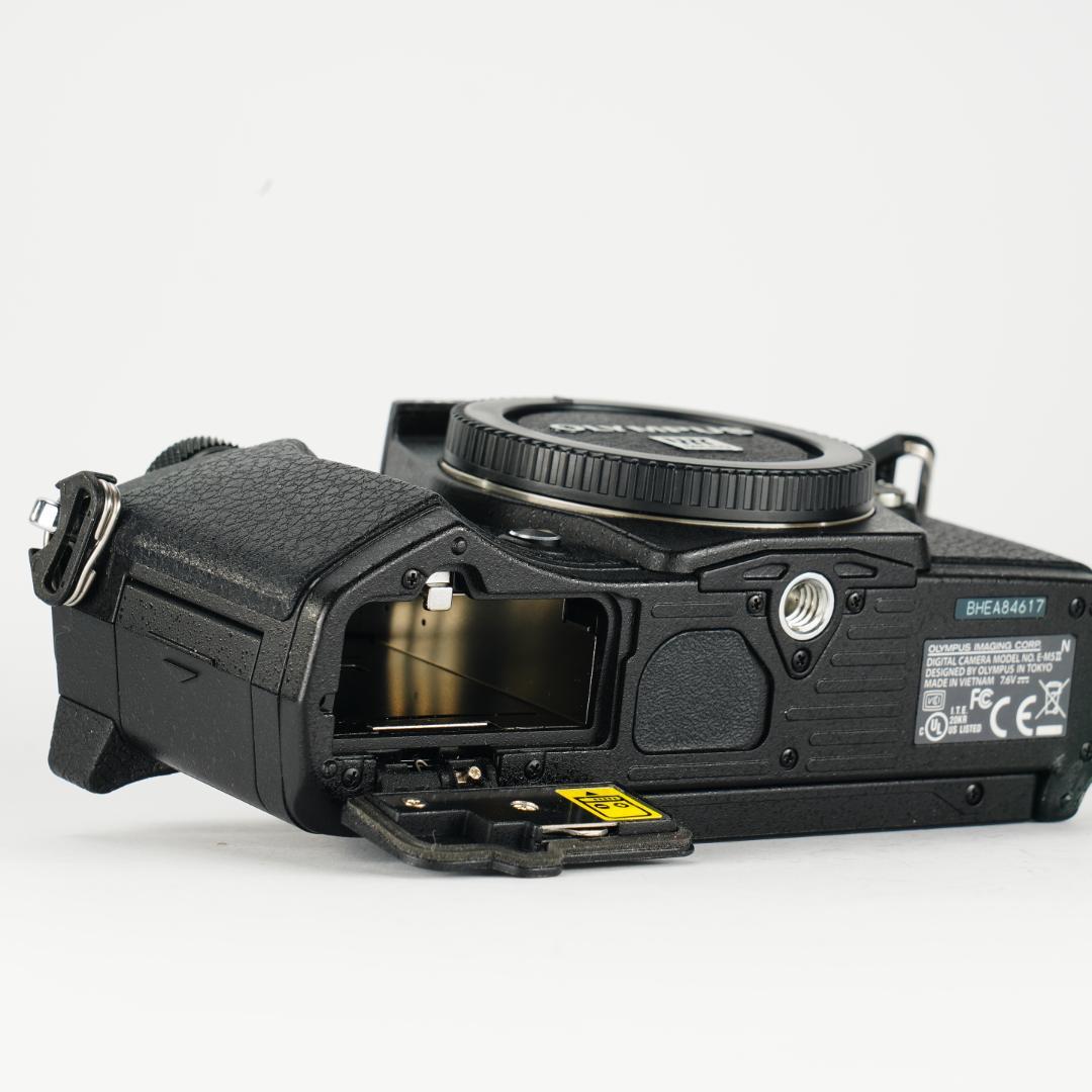 雨でも撮れる。防塵防滴OM-D E-M5 Ⅱ 12-40mm F2.8 Pro