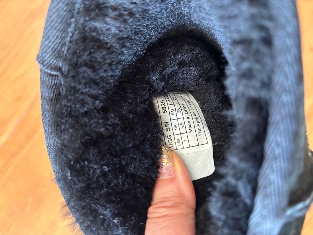 UGG ブラック ムートンブーツ 星型デコレーション付き　カスタマイズ