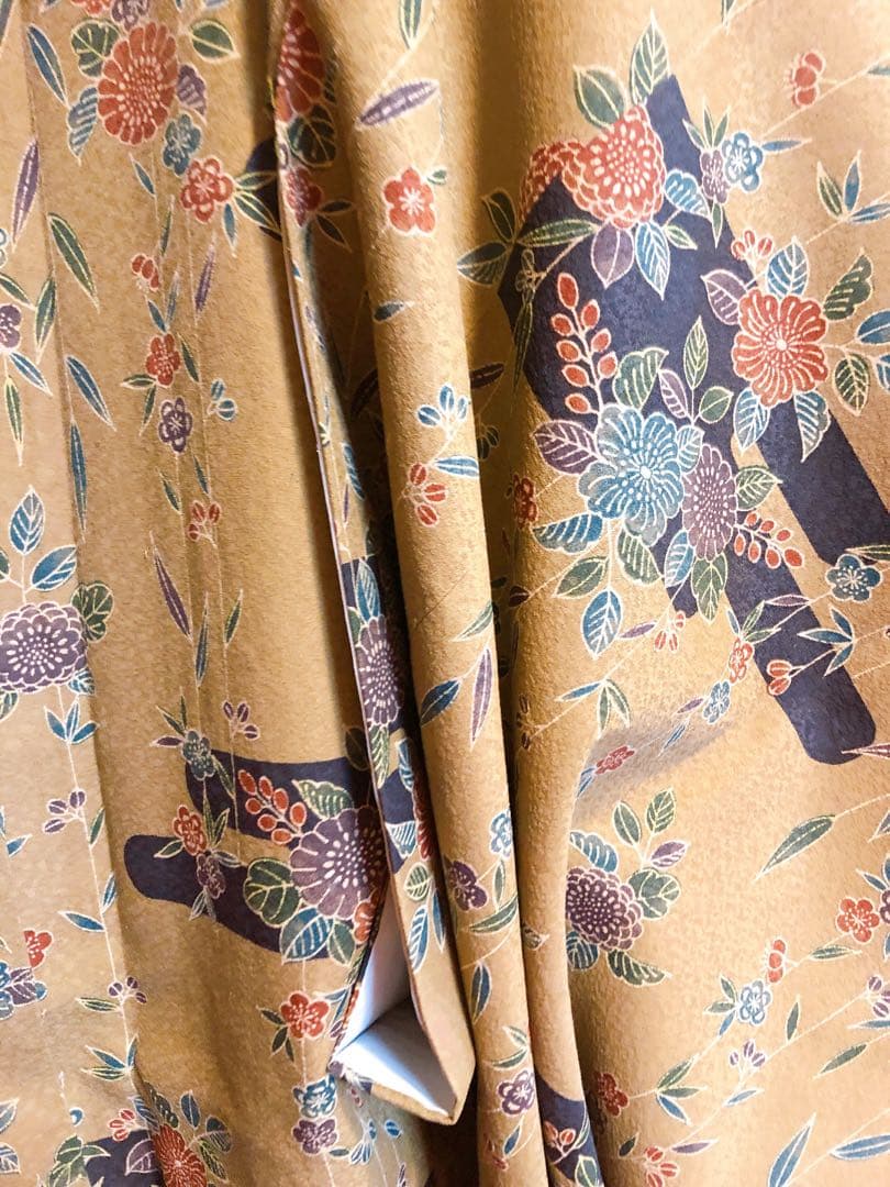 大衆演劇　役者　渋い着物　超キングサイズ正絹に見える洗える着物　雲紅型花柄帯付き