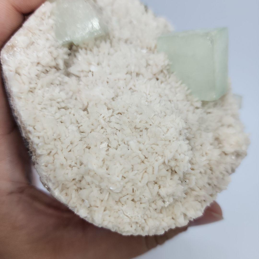 アポフィライト×パイロモルファイト 共生原石 癒しと変容のエネルギー石