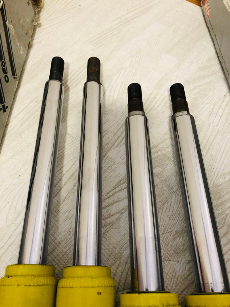 【送料込み】激安　ショックアブソーバー