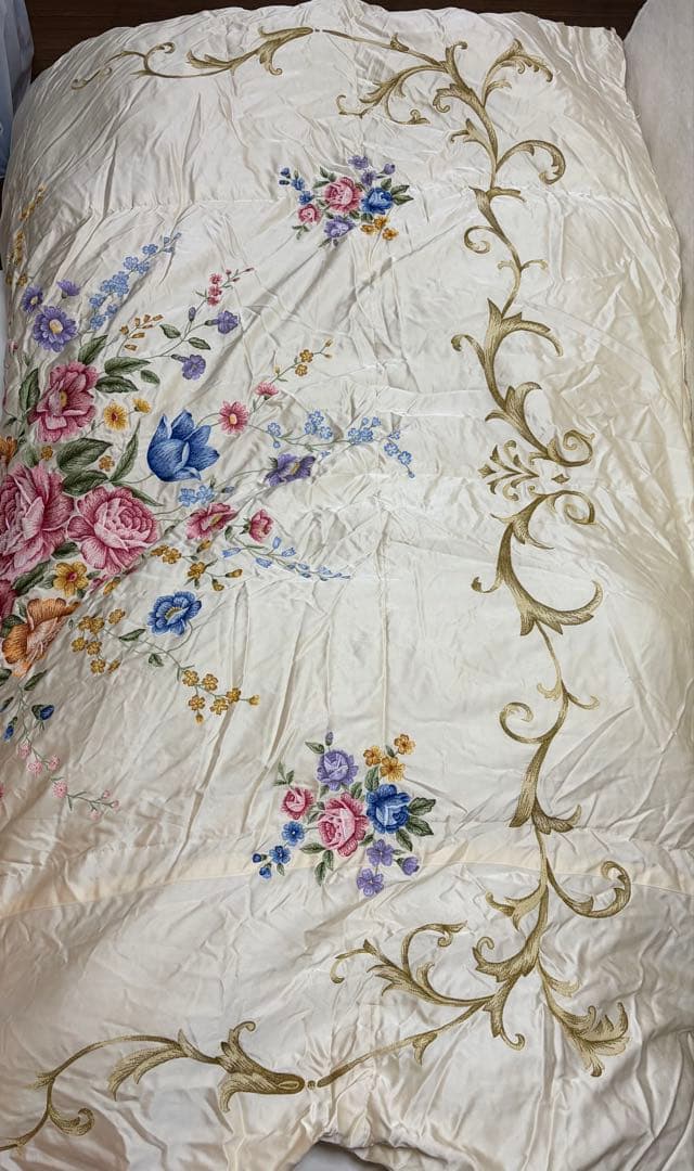 高品質　超増量　花柄刺繍入り羽布団