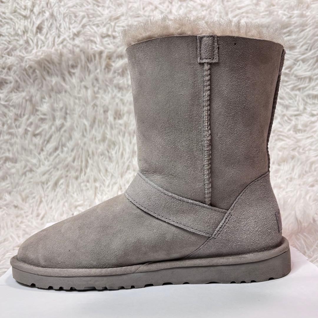 アメリカ限定品✨️UGG ムートンブーツ ピンクリボン ブレイズ 刺繍 チャーム
