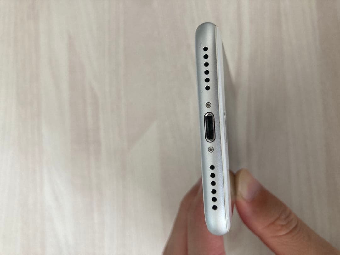 iPhone 8　64GB　simフリー