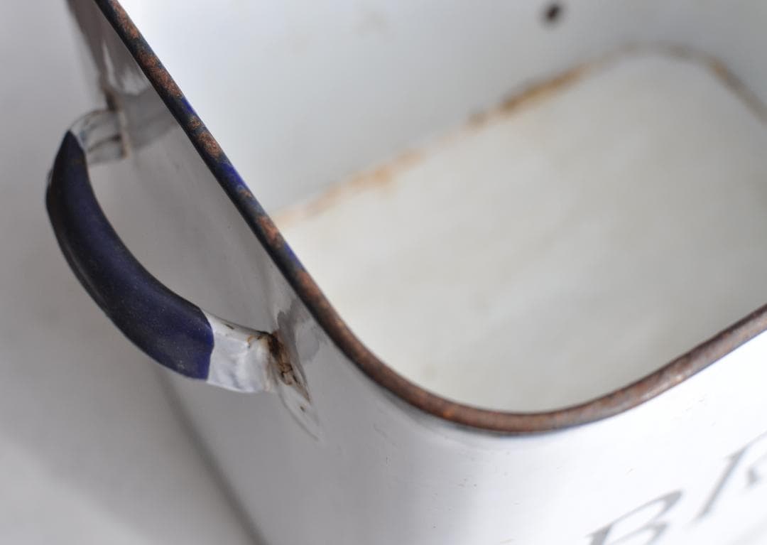 イギリスアンティーク　ホーローブレッド缶　シャビー　ビンテージ　蚤の市