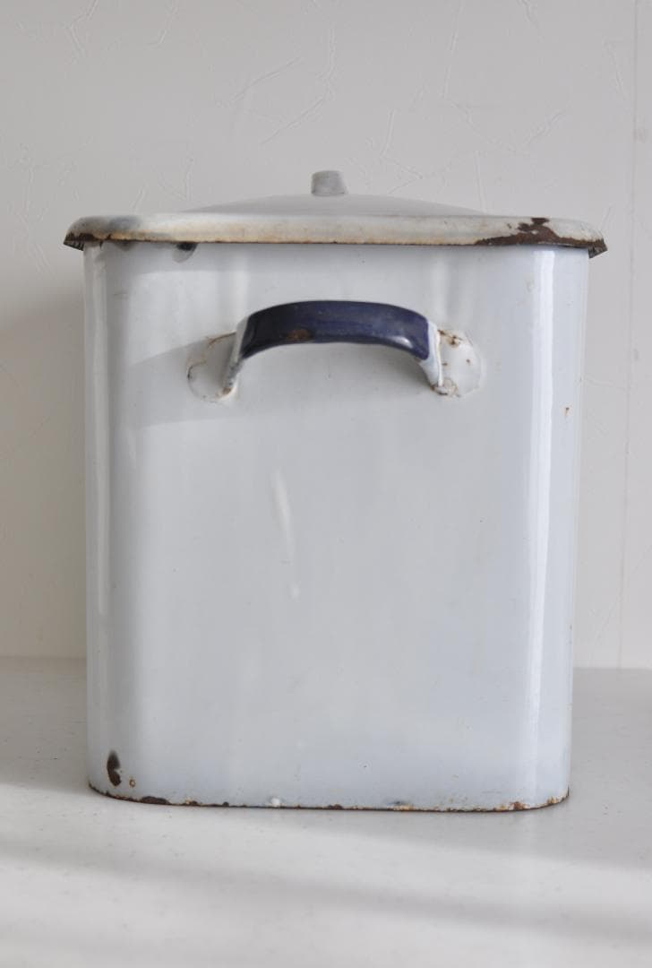 イギリスアンティーク　ホーローブレッド缶　シャビー　ビンテージ　蚤の市