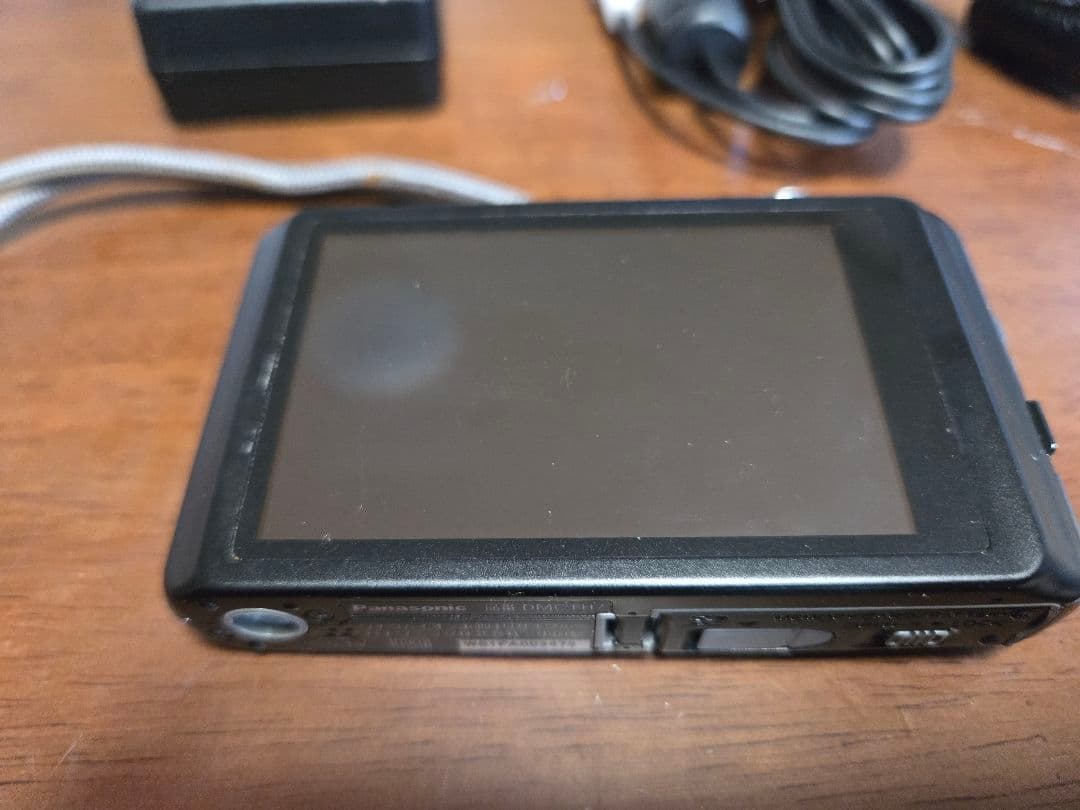 LUMIX 16メガピクセル コンパクトデジタルカメラ　DMC-FH7