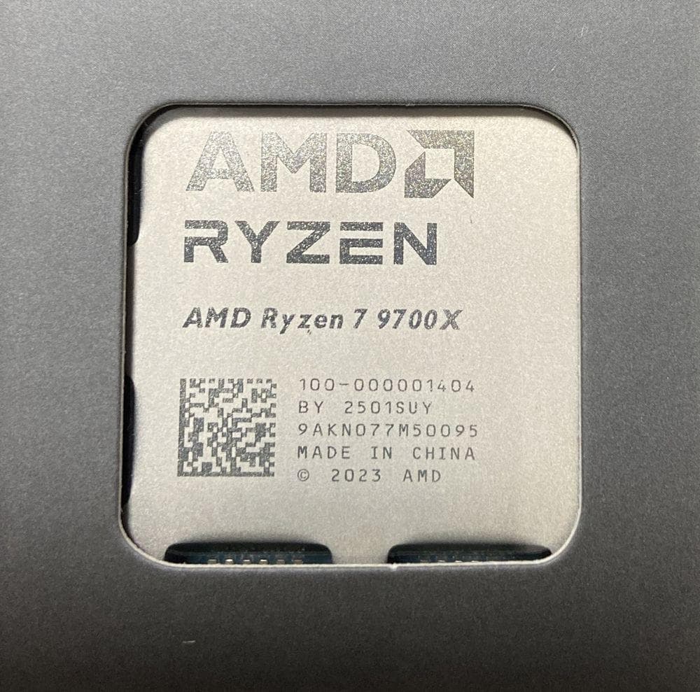 新同品 AMD Ryzen 7 9700X AM5 CPU BOX
