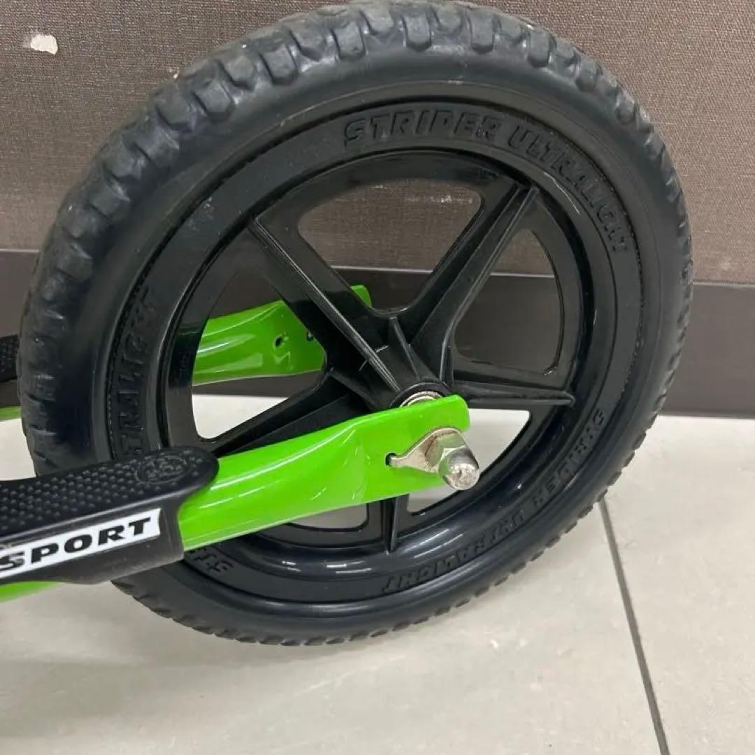美品STRIDER ストライダー　スポーツ　sport グリーン 12インチ