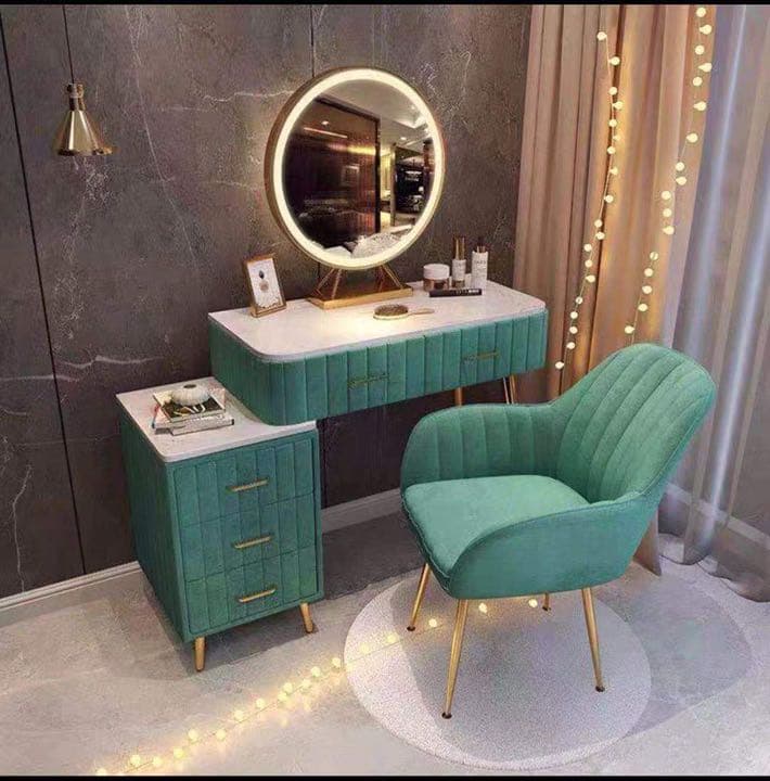 オシャレドレッサー　ベロア調デスク引き出し2杯LEDミラー　椅子　棚4点セット