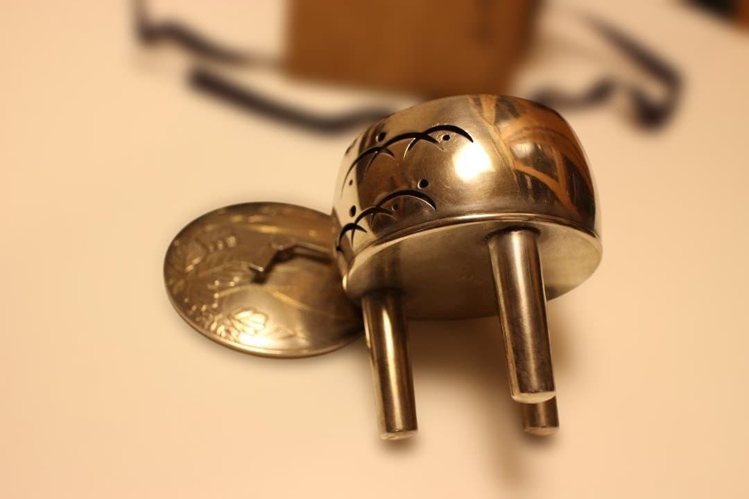 宮内省御用　服部製　純銀　丸形透かし香炉　241ｇ　　香道具銀瓶湯沸鉄瓶